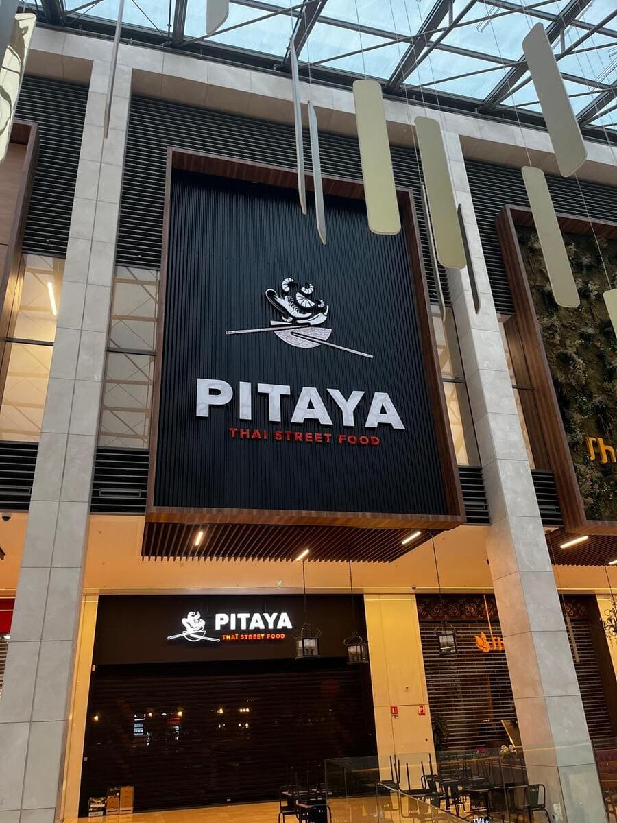 pose enseigne lumineuse magasin facade commerciale installation professionnelle boutique store led neon paris meilleur 1